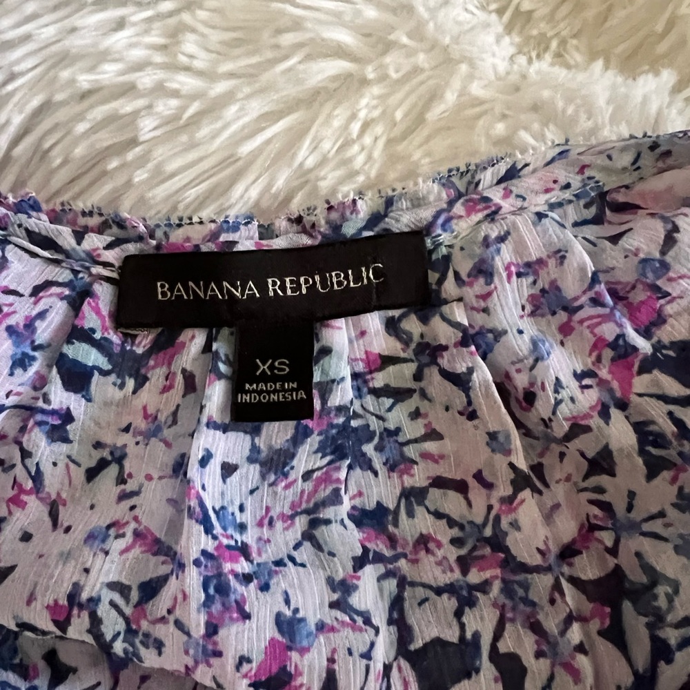 Banana Republic Ruffle Shoulder Print Top / Blouse - Picture 8 of 9